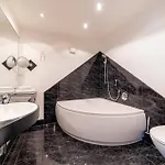Ross Hotel 4*